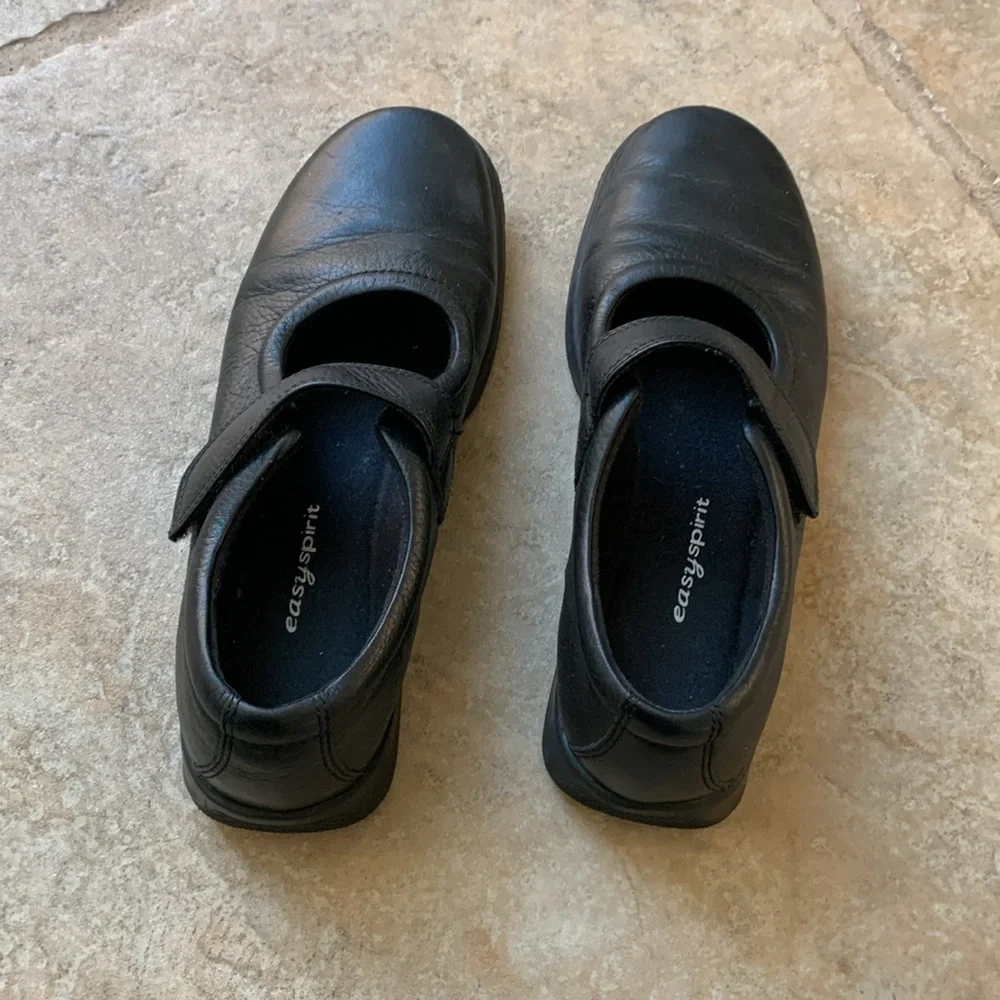 Easy Spirit Black Leather Shoes - Picture 2 of 5
